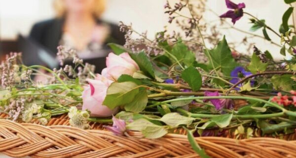 What to Write on Funeral Flowers and Sympathy Cards Image